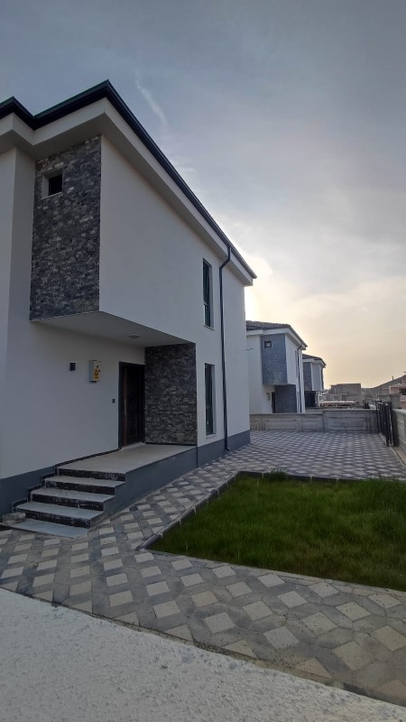 MAXBİR ADANA SARIÇAM ÇINARLI'DA 200M2 SATILIK BAHÇELİ VİLLA